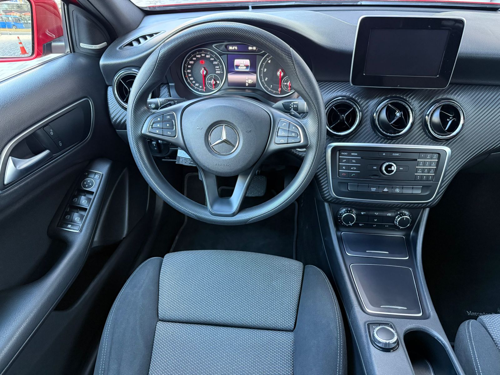 MERCEDES BENZ GLA 200 - Imagen 4