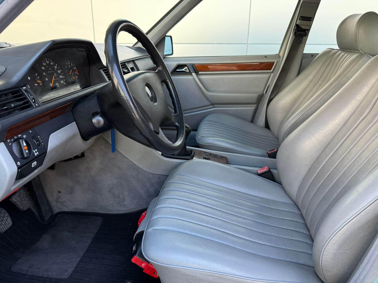 MERCEDES BENZ 230E - Imagen 3