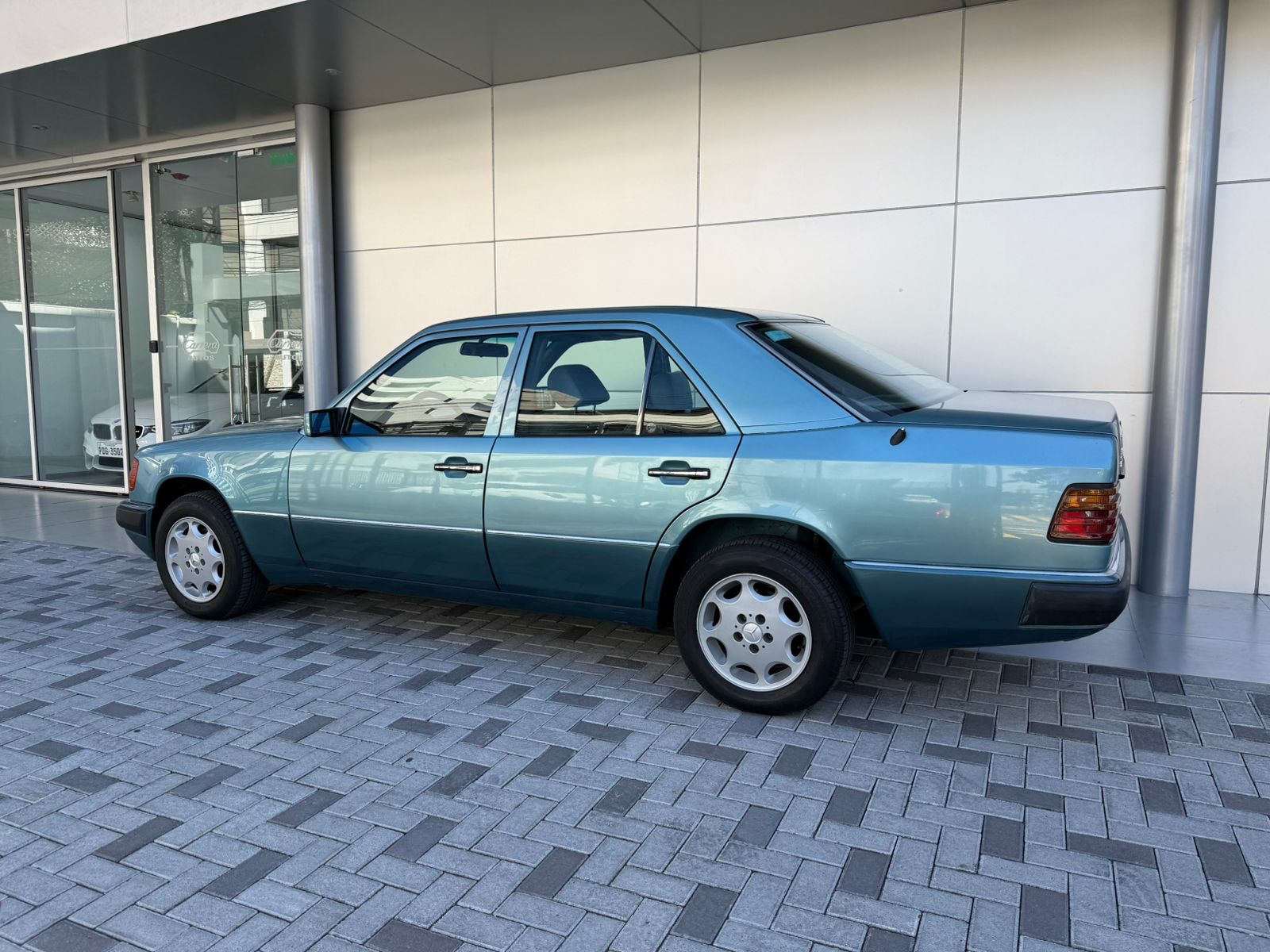 MERCEDES BENZ 230E - Imagen 2