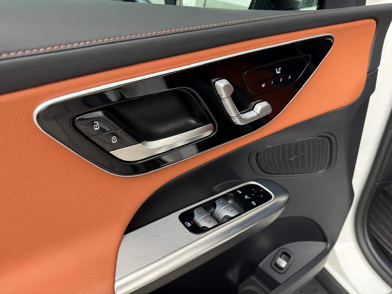 MERCEDES BENZ GLC300 - Imagen 5