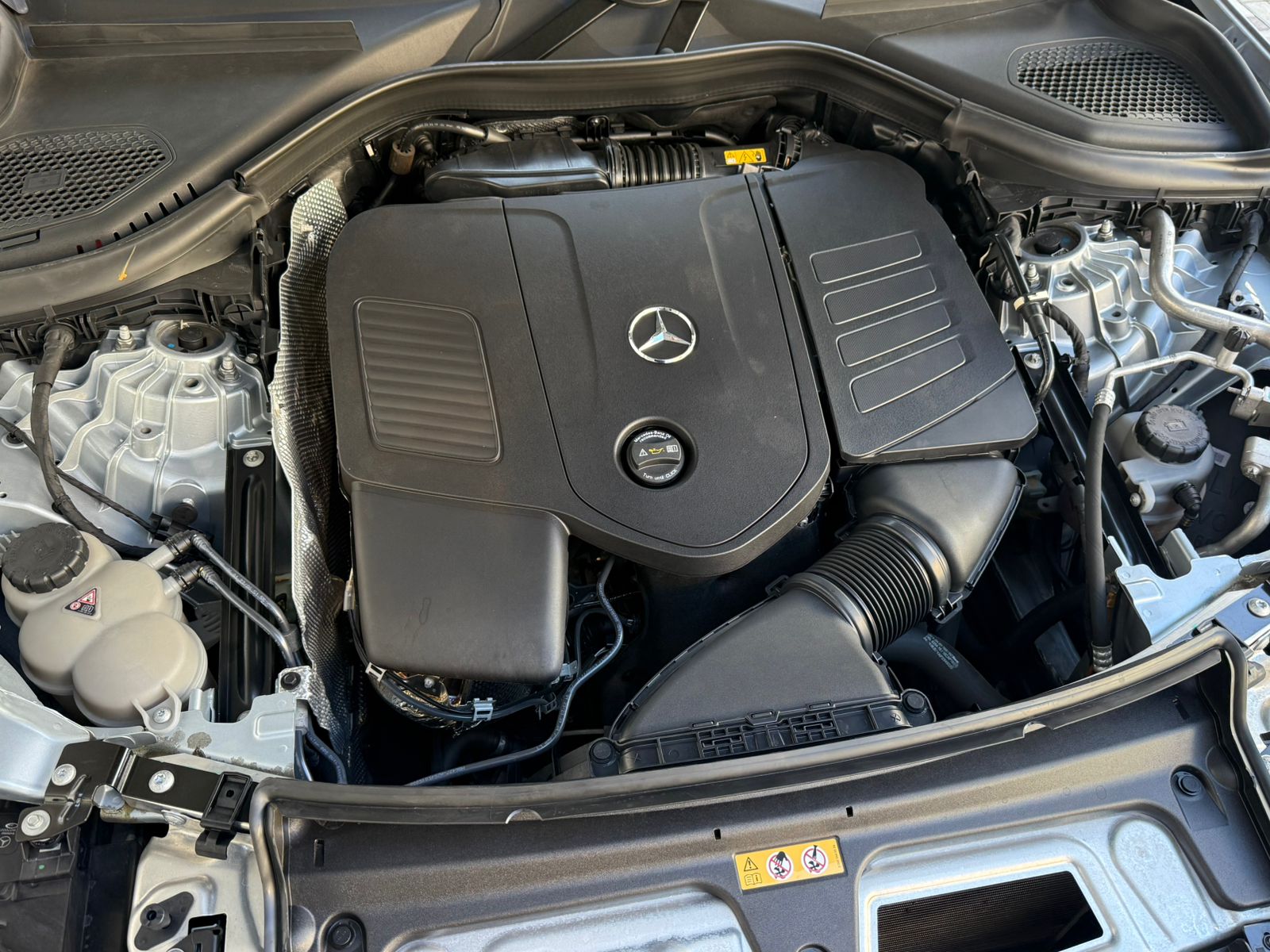 MERCEDES BENZ GLC300 - Imagen 8