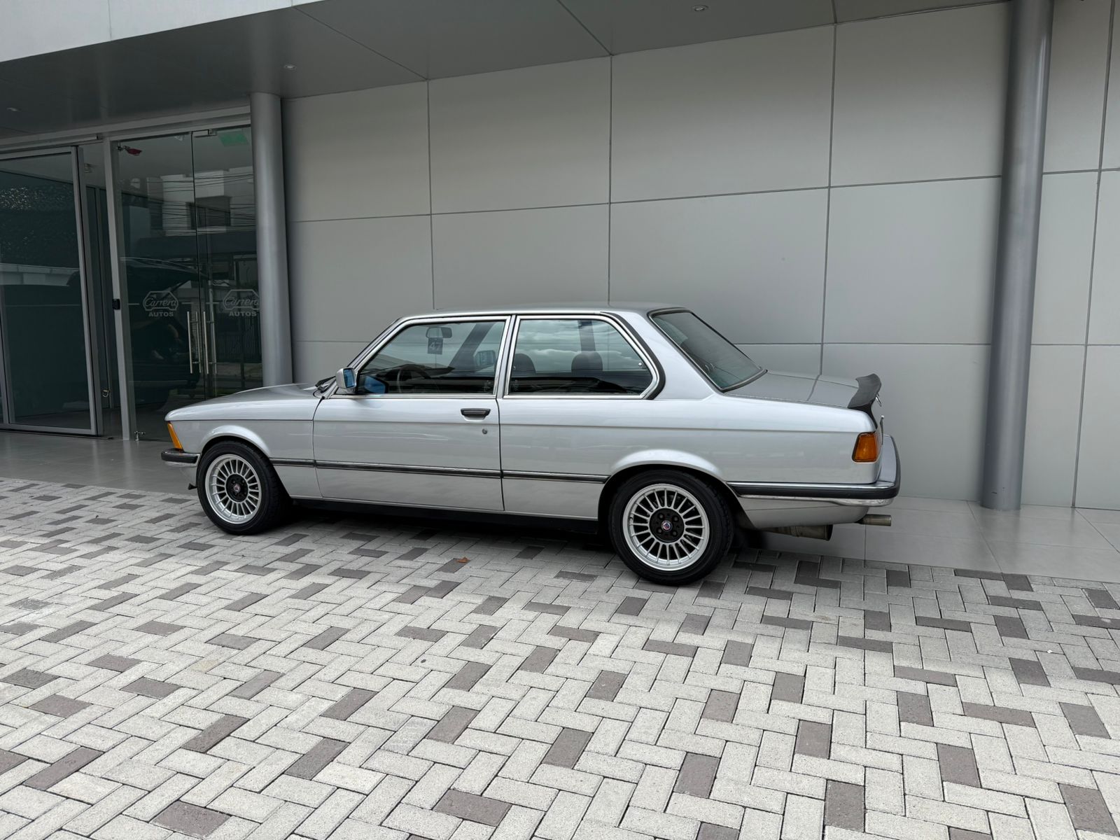 BMW 323 - Imagen 2