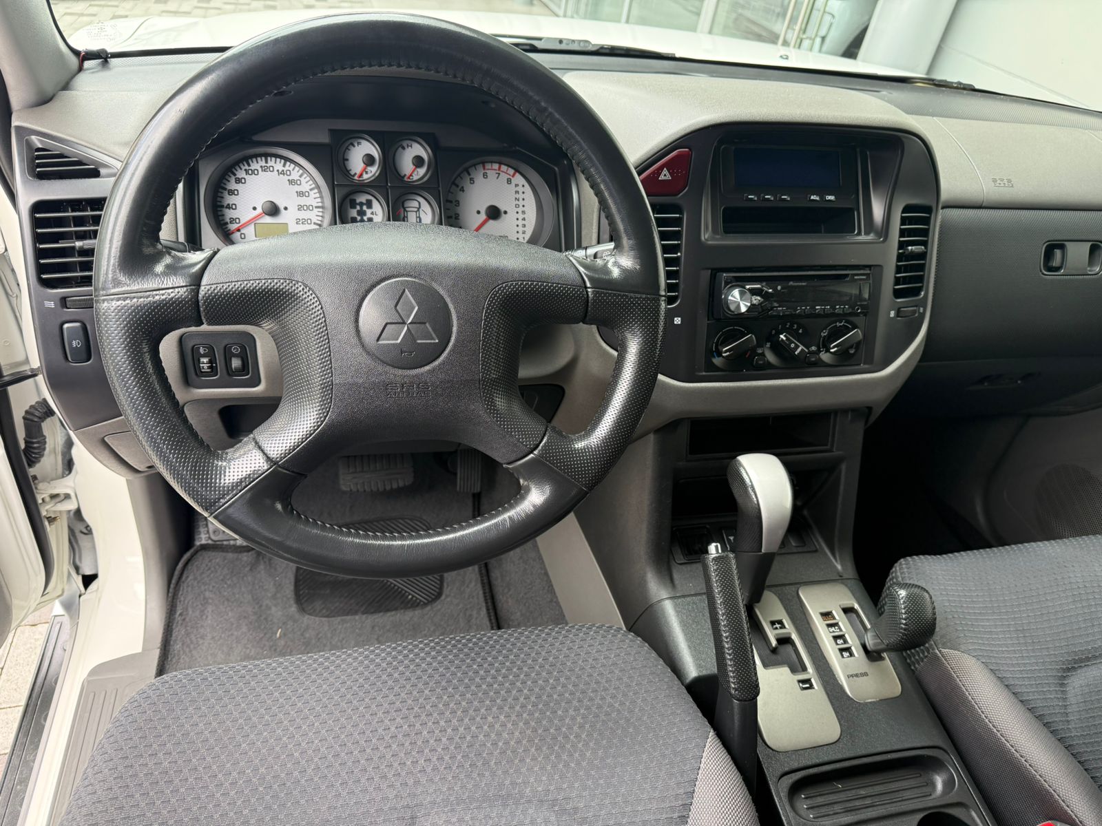 MITSUBISHI MONTERO 3P - Imagen 3
