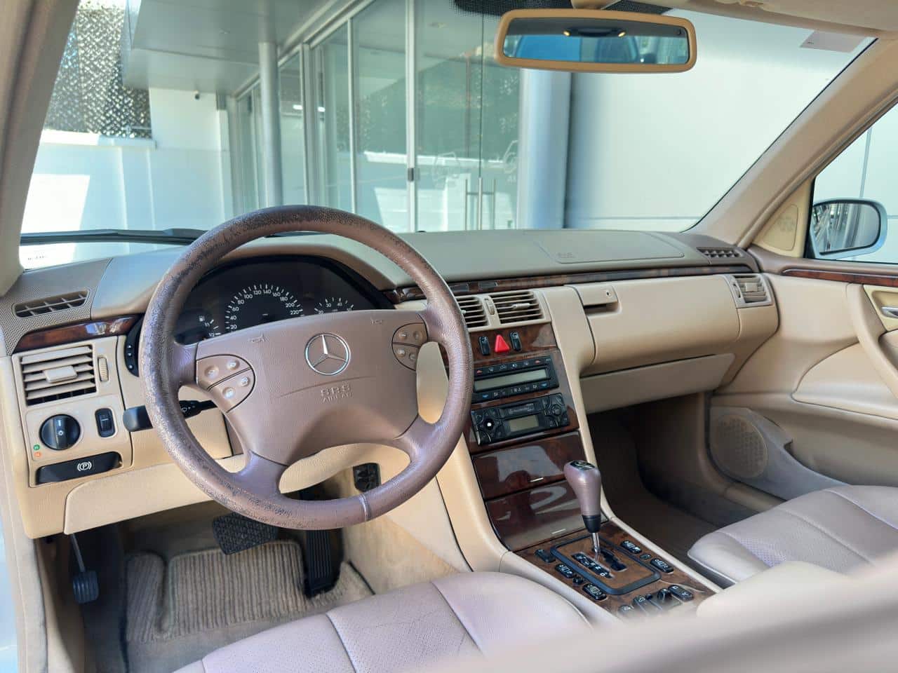 MERCEDES BENZ E320 - Imagen 3